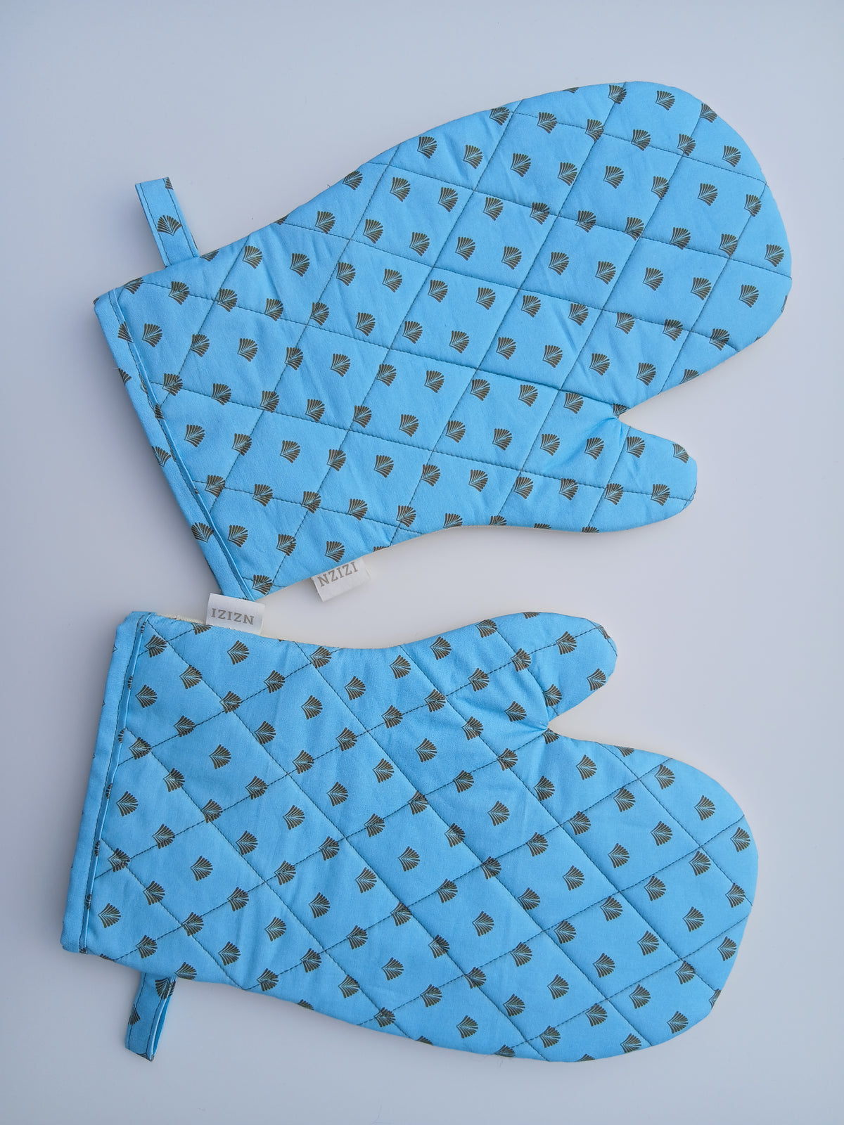 Amanzi Oven Mitts
